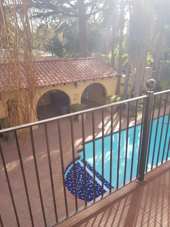 Airport Tower Lodge Kempton Park Esterno foto